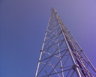 Local residents in the Salvadoran capital are fighting the installation of cell phone towers in their neighbourhoods. / Credit:Karl Baron/CC BY 2.0